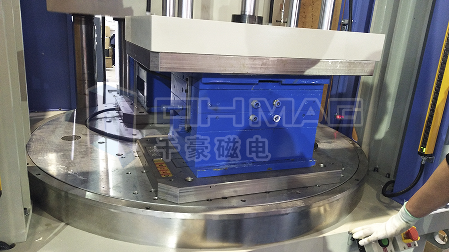 立式注塑機快速換模系統|千豪磁電 立式注塑機快速換模系統|千豪磁電