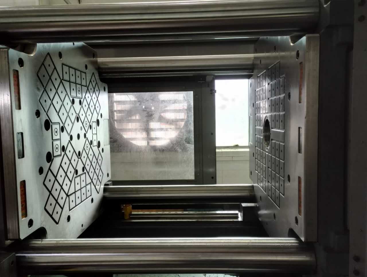 注塑機快速換模系統|千豪磁電 注塑機快速換模系統|千豪磁電