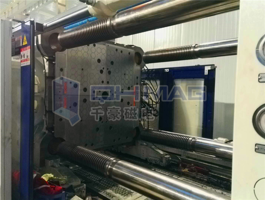 1400T雙色機快速換模系統磁力模板|千豪磁電 1400T雙色機快速換模系統磁力模板|千豪磁電